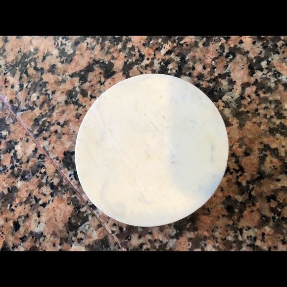 Small round trinket round box eagle carved lid - Picture 4 of 8